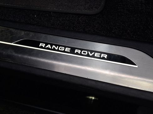 Used 2025 Land Rover Range Rover SE AWD/4WD image 24