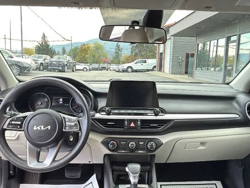 Used 2023 Kia Forte LXS image 7