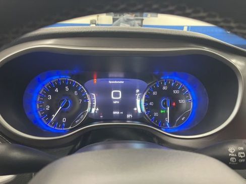 Used 2022 Chrysler Pacifica Touring-L FWD image 23