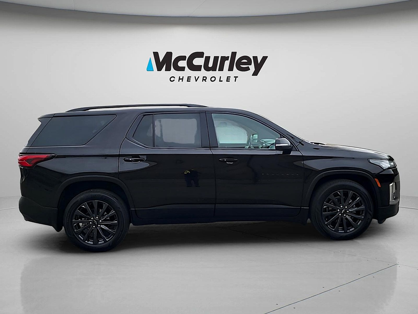 Used 2023 Chevrolet Traverse RS w/ LPO, Floor Liner Package AWD/4WD image 8