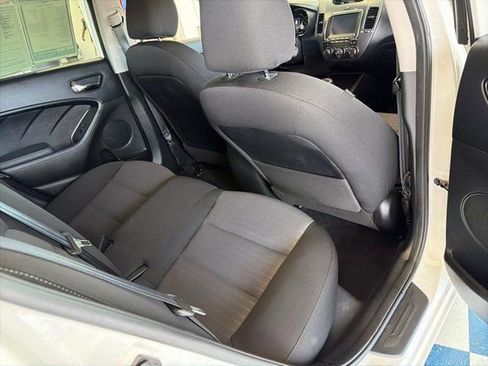 Used 2018 Kia Forte S FWD image 12