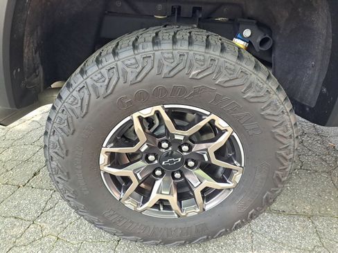 Certified 2024 Chevrolet Colorado ZR2 w/ ZR2 Convenience Package III AWD/4WD image 18