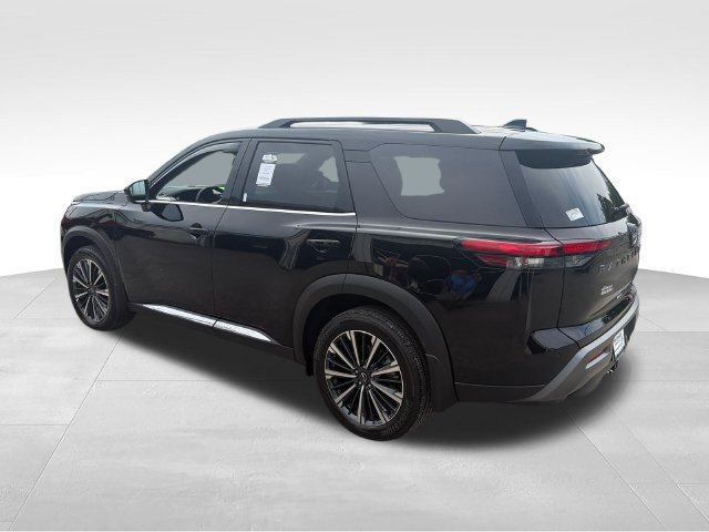 Certified 2026 Nissan Pathfinder Platinum AWD/4WD image 3