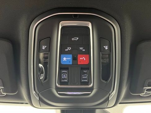 New 2025 Jeep Grand Cherokee Laredo X w/ Luxury Tech Group I image 19