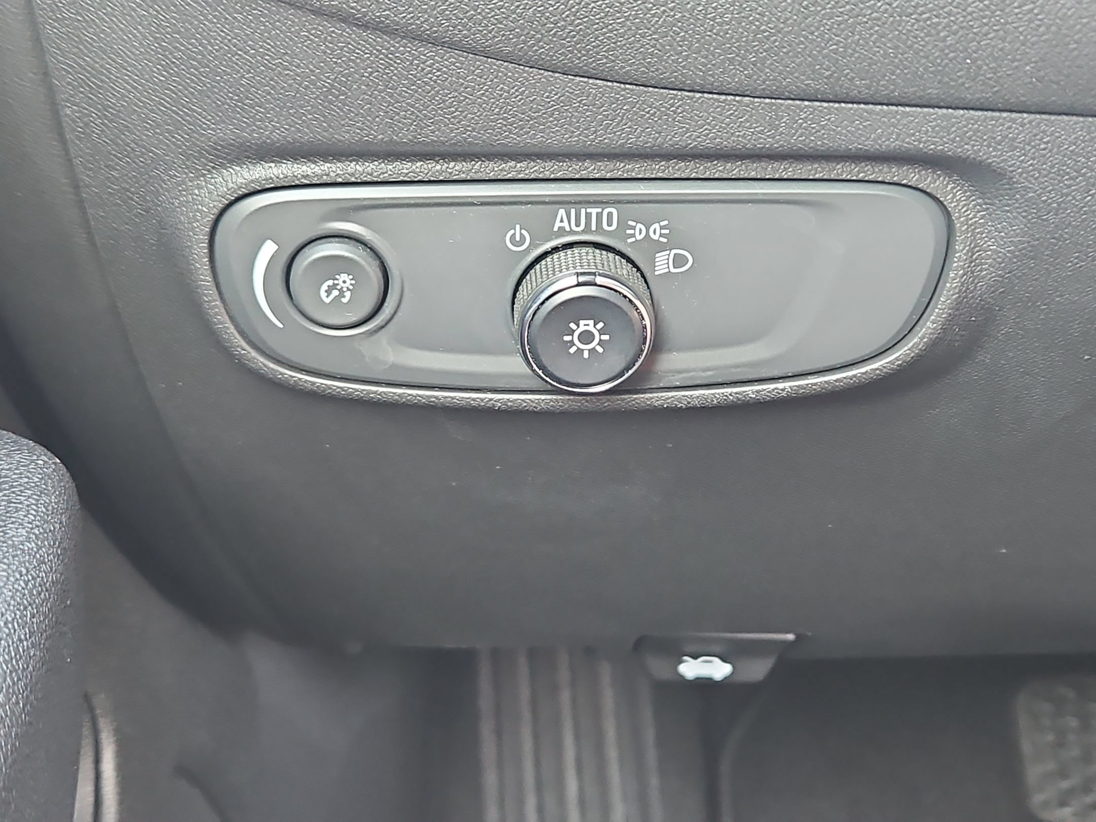 Used 2022 Chevrolet Equinox LT FWD image 36