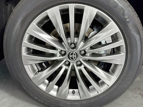 New 2026 Toyota Highlander Platinum image 32