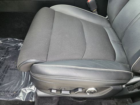 Used 2025 Genesis GV70 2.5T w/ Sport Prestige Package image 21