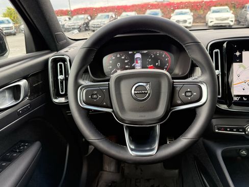 Used 2022 Volvo XC40 T5 R-Design w/ Advanced Package image 14