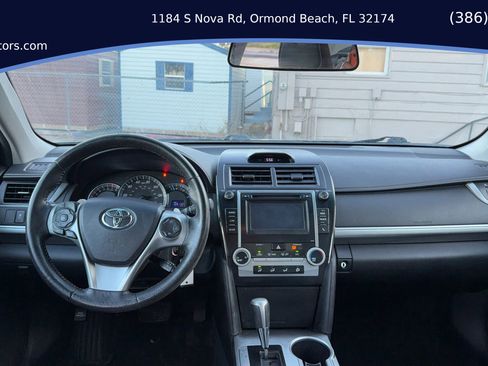 Used 2014 Toyota Camry L image 9
