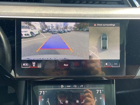 Used 2022 Audi e-tron Premium w/ Convenience Plus Package image 17