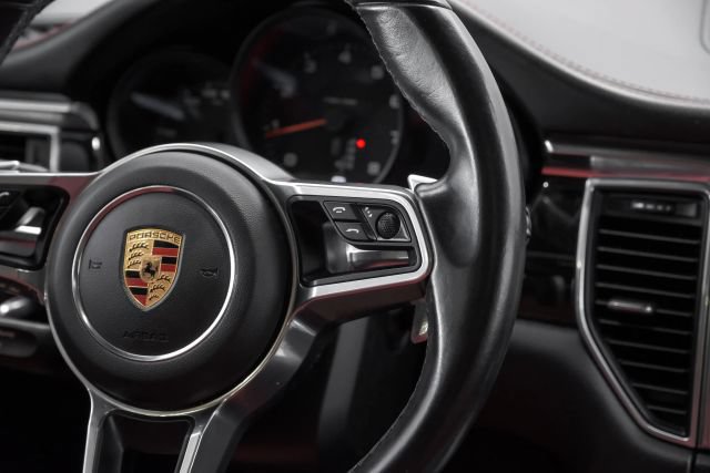Used 2018 Porsche Macan Sport Edition AWD/4WD image 25