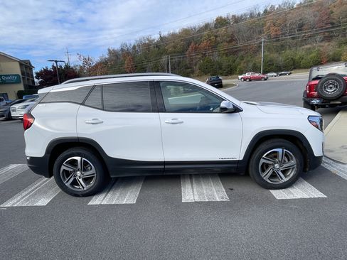 Used 2021 GMC Terrain SLT image 4