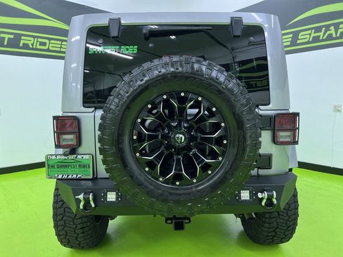 Used 2015 Jeep Wrangler Unlimited Sahara AWD/4WD image 8