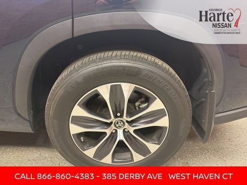 Used 2021 Toyota Highlander XLE image 44