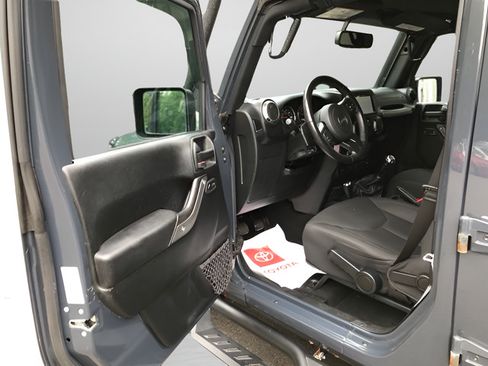 Used 2017 Jeep Wrangler Unlimited Sport w/ Quick Order Package 23S AWD/4WD image 13