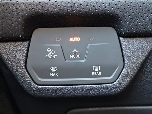 Certified 2025 Volkswagen Atlas Cross Sport SEL image 10