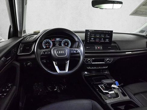 Used 2023 Audi Q5 2.0T Premium Plus w/ Premium Plus Package AWD/4WD image 19