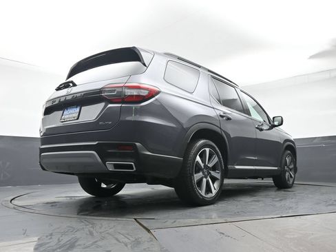 Used 2025 Honda Pilot Elite image 33
