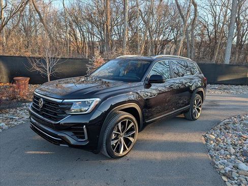 Certified 2025 Volkswagen Atlas SEL Premium R-Line image 1