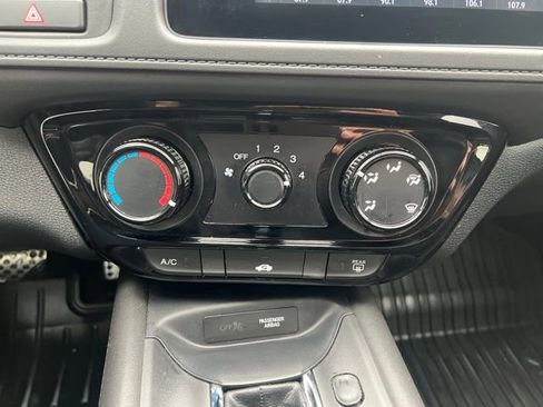 Used 2022 Honda HR-V Sport image 21