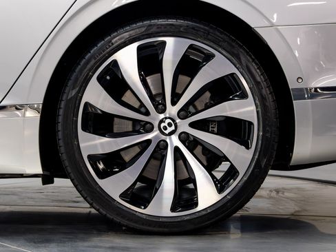 Used 2021 Bentley Flying Spur W12 image 46