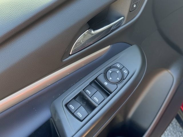 Used 2023 Chevrolet Bolt EUV LT w/ Convenience Package FWD image 13