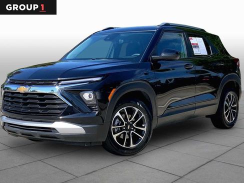 Used 2025 Chevrolet TrailBlazer LT FWD image 1
