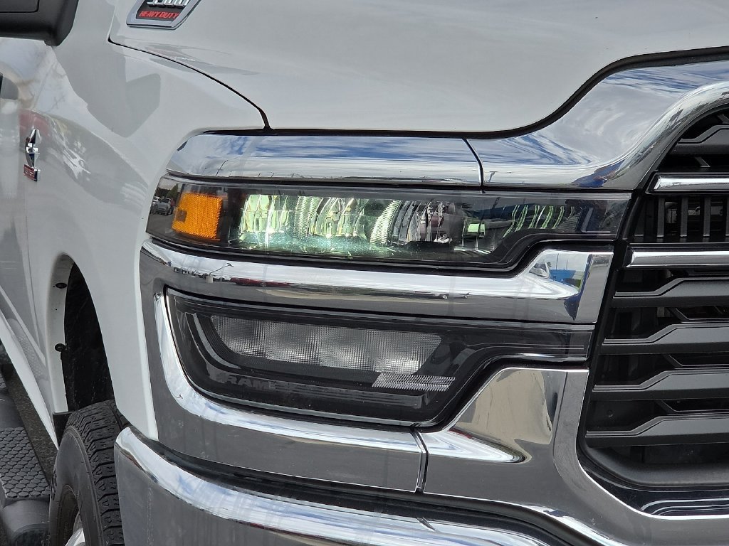 Used 2026 RAM 3500 Tradesman w/ Chrome Appearance Group AWD/4WD image 7