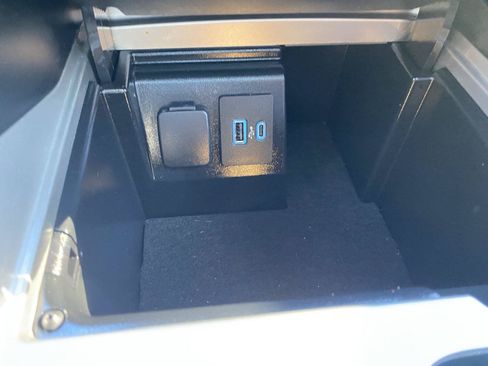 Used 2022 Ford Explorer XLT w/ Equipment Group 202A AWD/4WD image 19