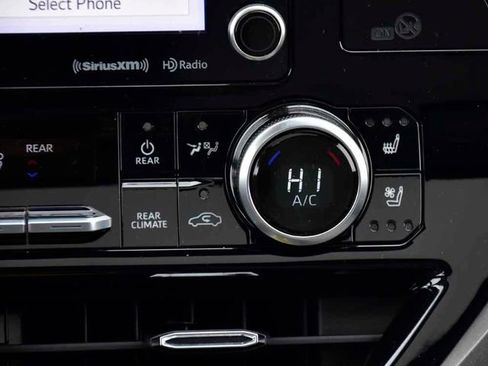 Used 2021 Toyota Highlander Limited image 24