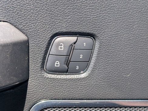 Used 2016 Ford F150 Platinum w/ Equipment Group 701A Luxury AWD/4WD image 16
