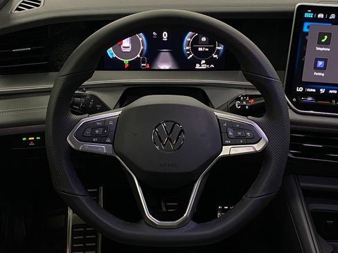 New 2025 Volkswagen Tiguan SE R-Line image 15