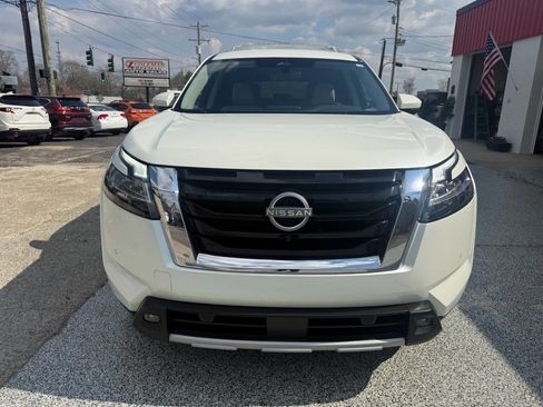 Used 2023 Nissan Pathfinder SL image 19
