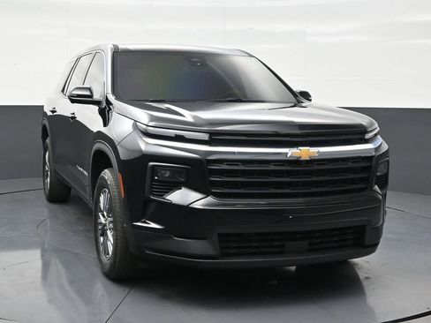 Used 2024 Chevrolet Traverse LS image 7