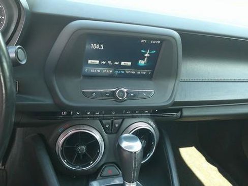 Used 2017 Chevrolet Camaro LT RWD image 7