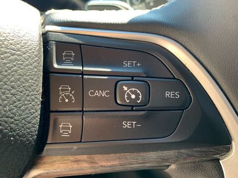 Used 2024 Jeep Grand Cherokee L Limited w/ Black Appearance Package AWD/4WD image 28