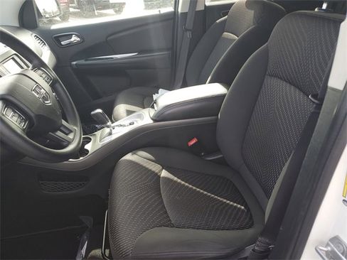Used 2017 Dodge Journey SE image 19