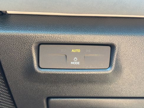 Used 2026 Volkswagen Tiguan SE AWD/4WD image 14