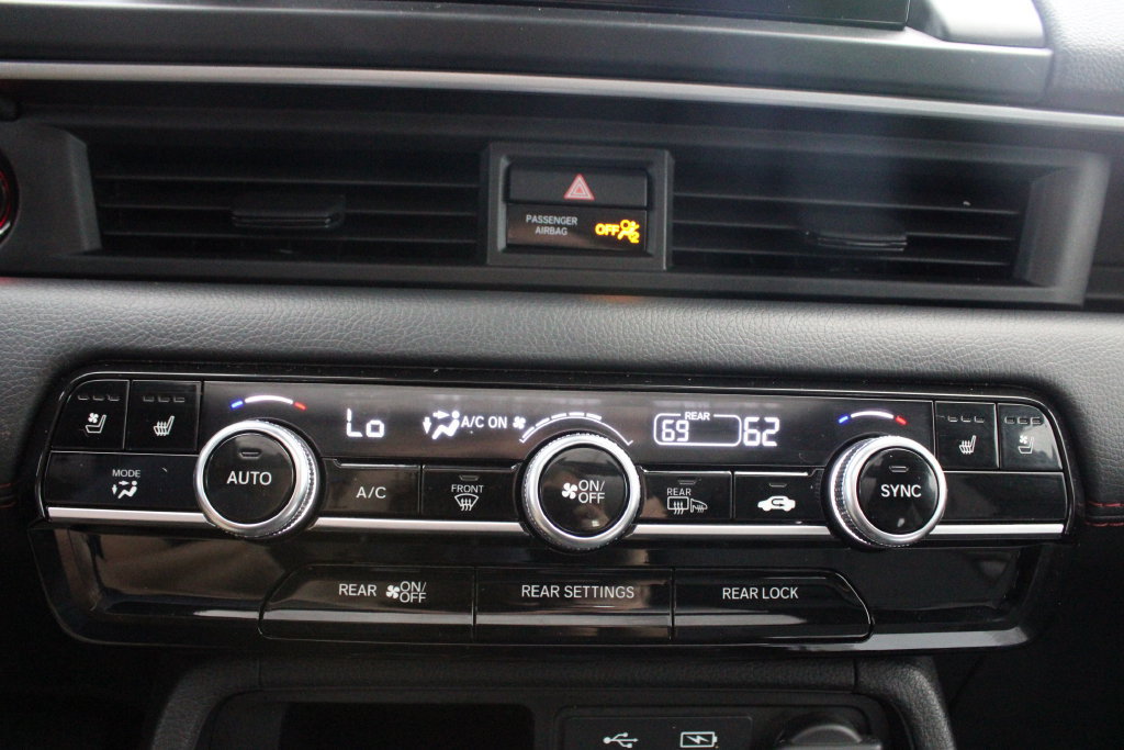 Used 2025 Honda Pilot Black Edition image 39