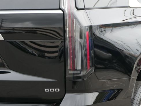 Used 2025 Cadillac Escalade Premium Luxury image 5