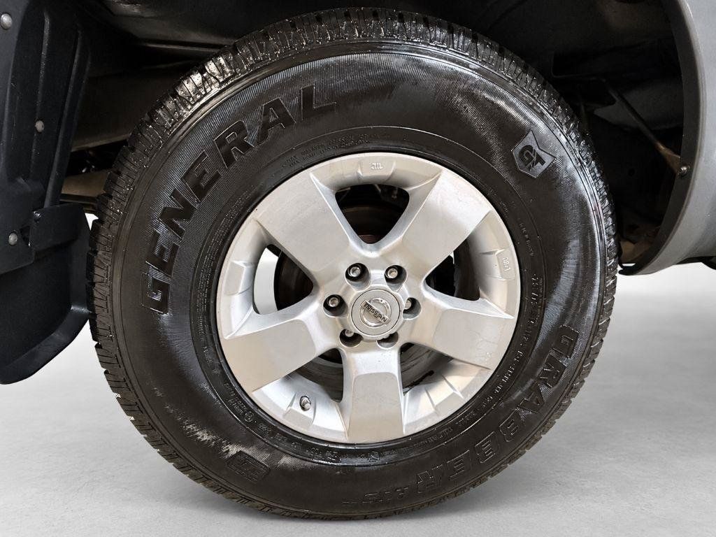 Used 2009 Nissan Frontier SE w/ SE Value Truck Pkg AWD/4WD image 18
