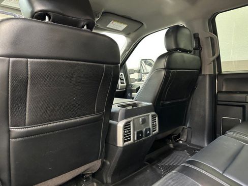 Used 2017 Ford F250 Lariat w/ Chrome Package image 33