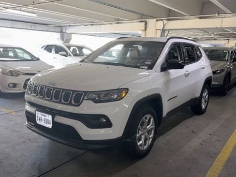Used 2024 Jeep Compass Latitude image 29