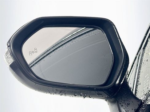 Used 2025 Toyota Corolla XSE FWD image 5