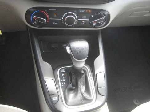 Used 2023 Kia Soul LX w/ LX Technology Package FWD image 10