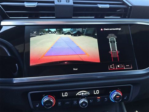 Certified 2021 Audi Q3 2.0T Premium Plus w/ Premium Plus Package image 26