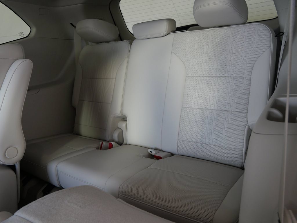 New 2026 Buick Enclave Avenir w/ Super Cruise Package AWD/4WD image 15