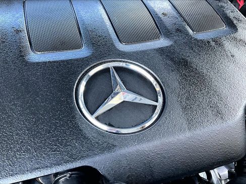 Used 2023 Mercedes-Benz GLB 250 image 32