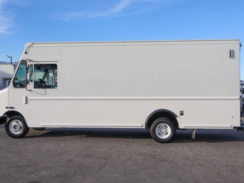 Used 2017 Ford E-350 and Econoline 350 Super Duty image 5