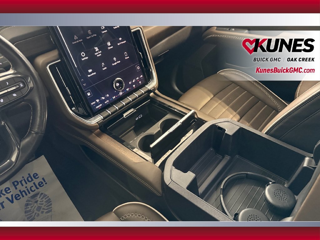 Used 2025 GMC Yukon Denali Ultimate w/ LPO, Floor Liner Package AWD/4WD image 30